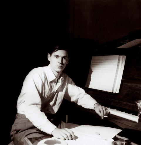 Tom Jobim ao piano