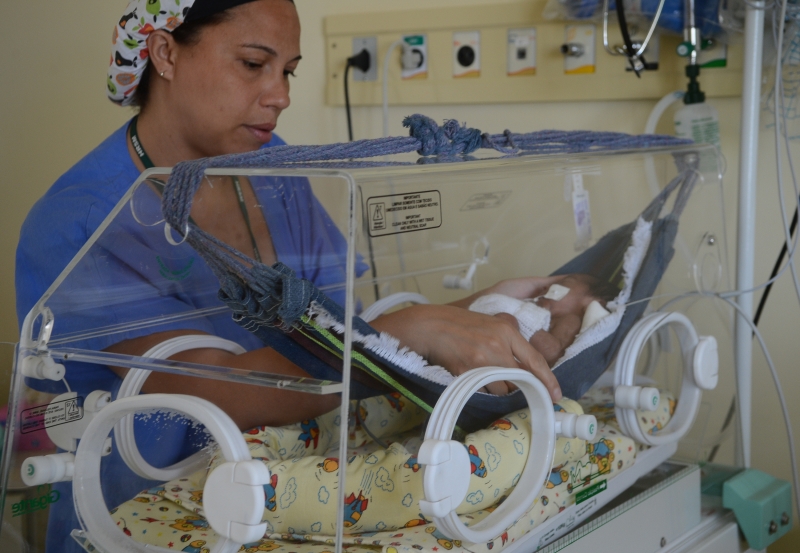 Bebê prematuro em UTI Neonatal