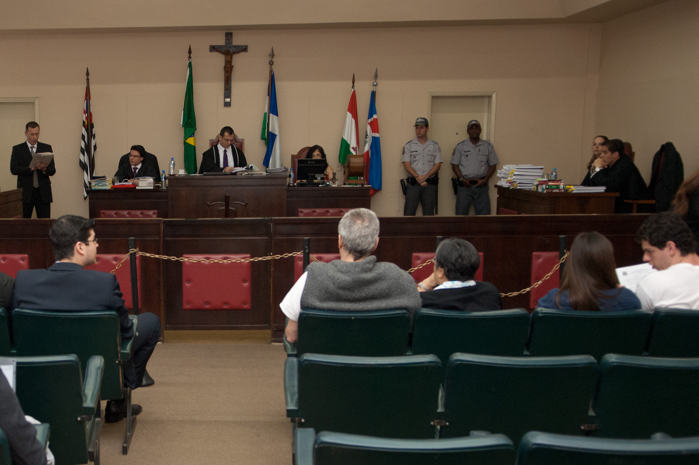 EBC | Pessoa com deficiência visual participa do Tribunal de Júri em Niterói
