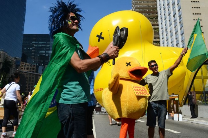 Manifestantes pedem impeachment da presidenta Dilma na avenida Paulista