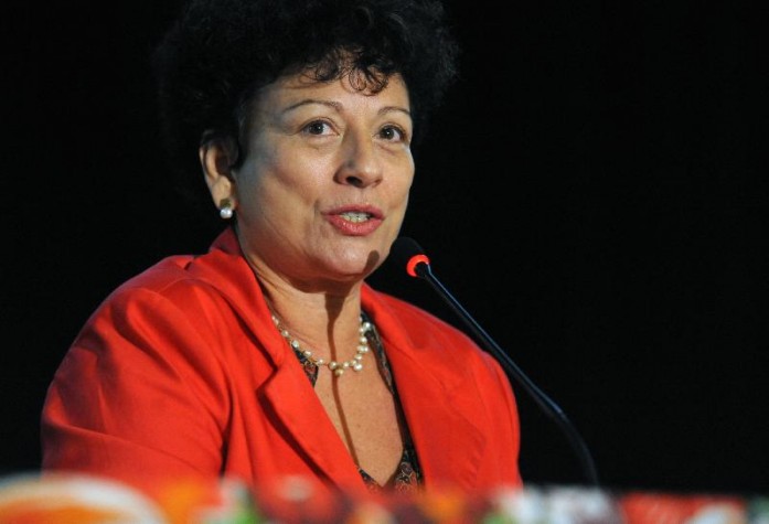 A ministra Nilcéa Freire, da Secretaria Especial de Políticas para Mulheres, fala no Fórum de Organizações Feministas p