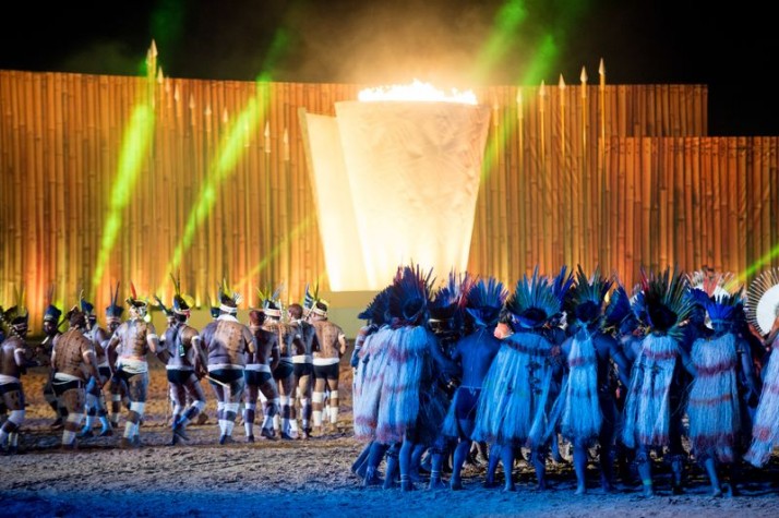 Pira do fogo Sagrado é acesa na cerimônia de abertura dos Jogos Mundiais dos Povos Indígenas