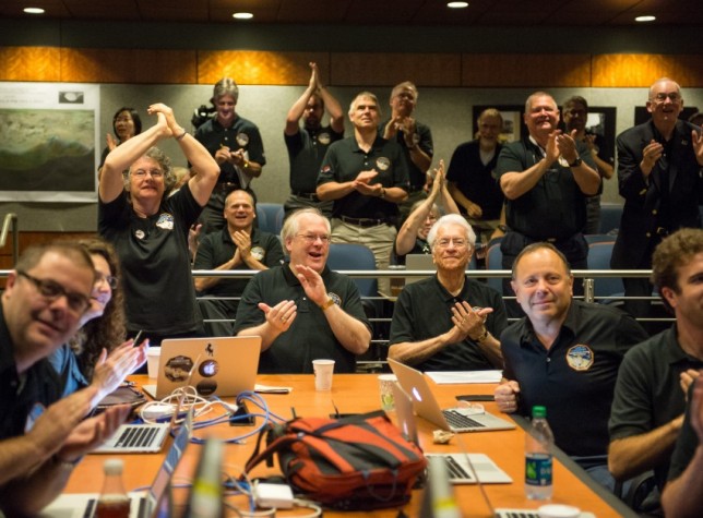 Cientistas da Nasa comemoram aproximação máxima da Sonda New Horizons de Plutão