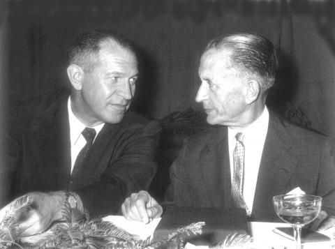 Presidentes Ernst Meyer, fundador da Varig (direita) e seu sucessor Ruben Berta