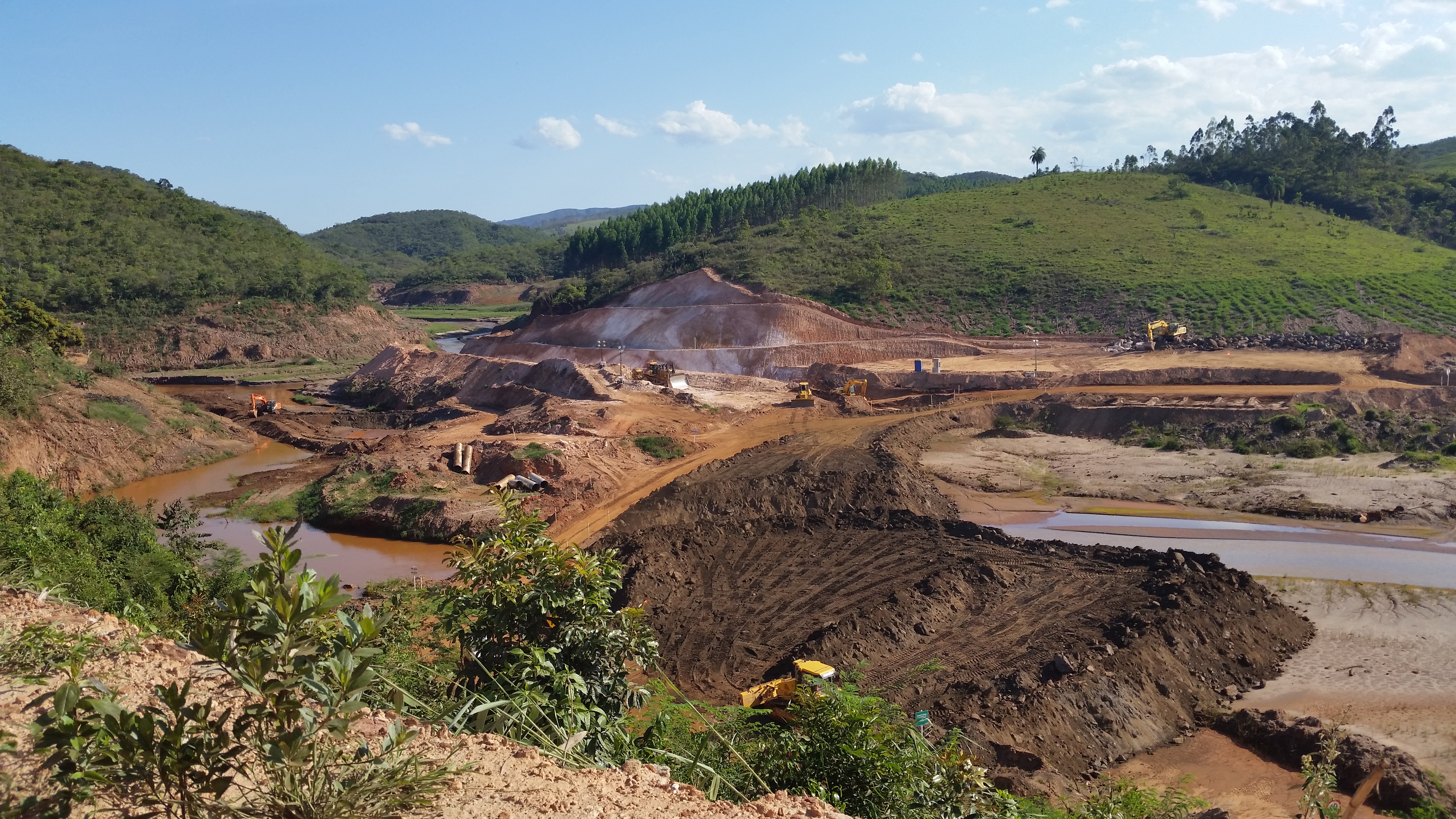 Obras do Dique S4, em Bento Rodrigues 