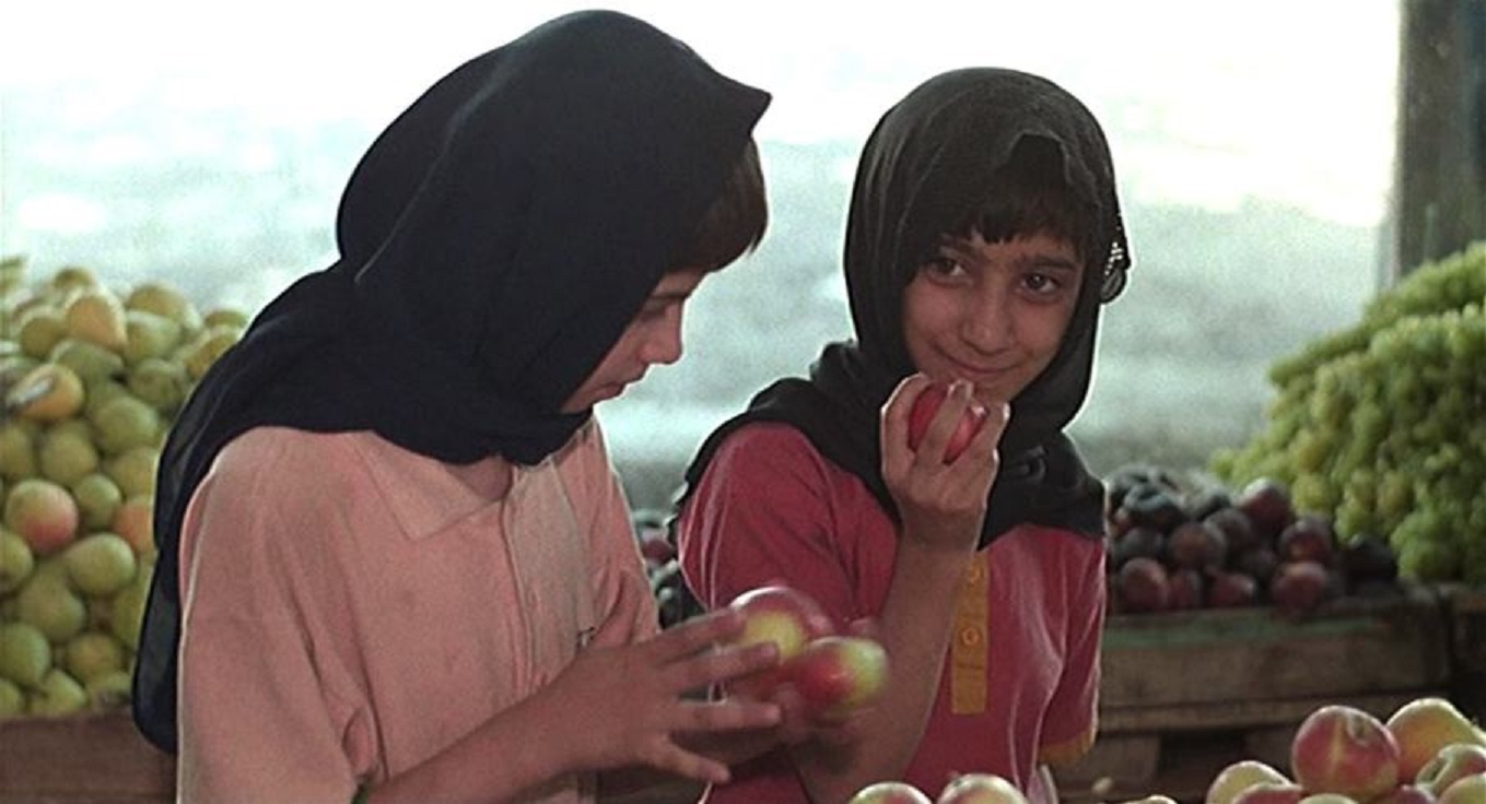 Filme de estreia da cineasta Samira Makhmalbaf revela a libertação e adaptação de duas meninas gêmeas à vida social