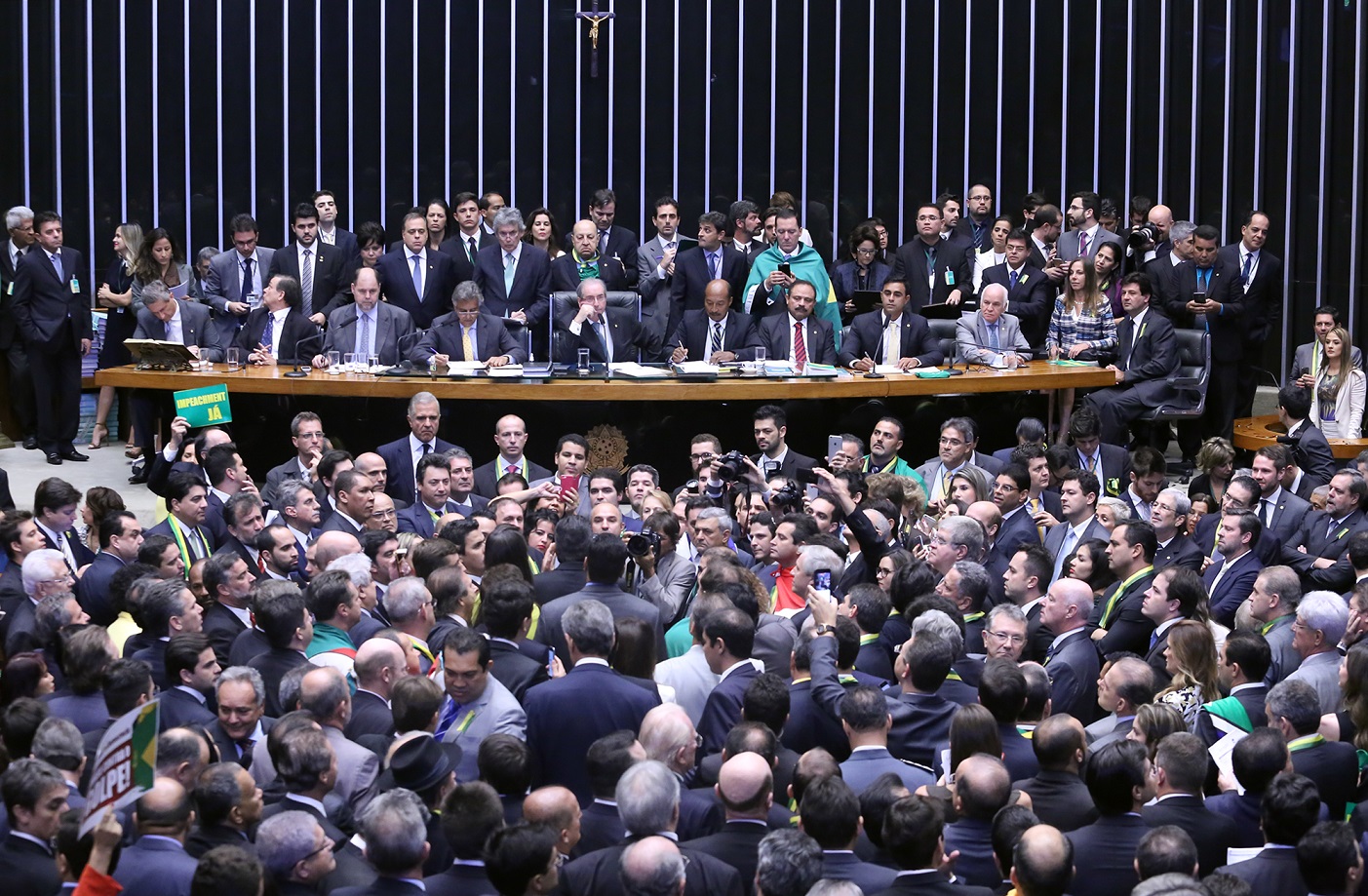 Programa apresenta as diferentes posições políticas em debate no Brasil 