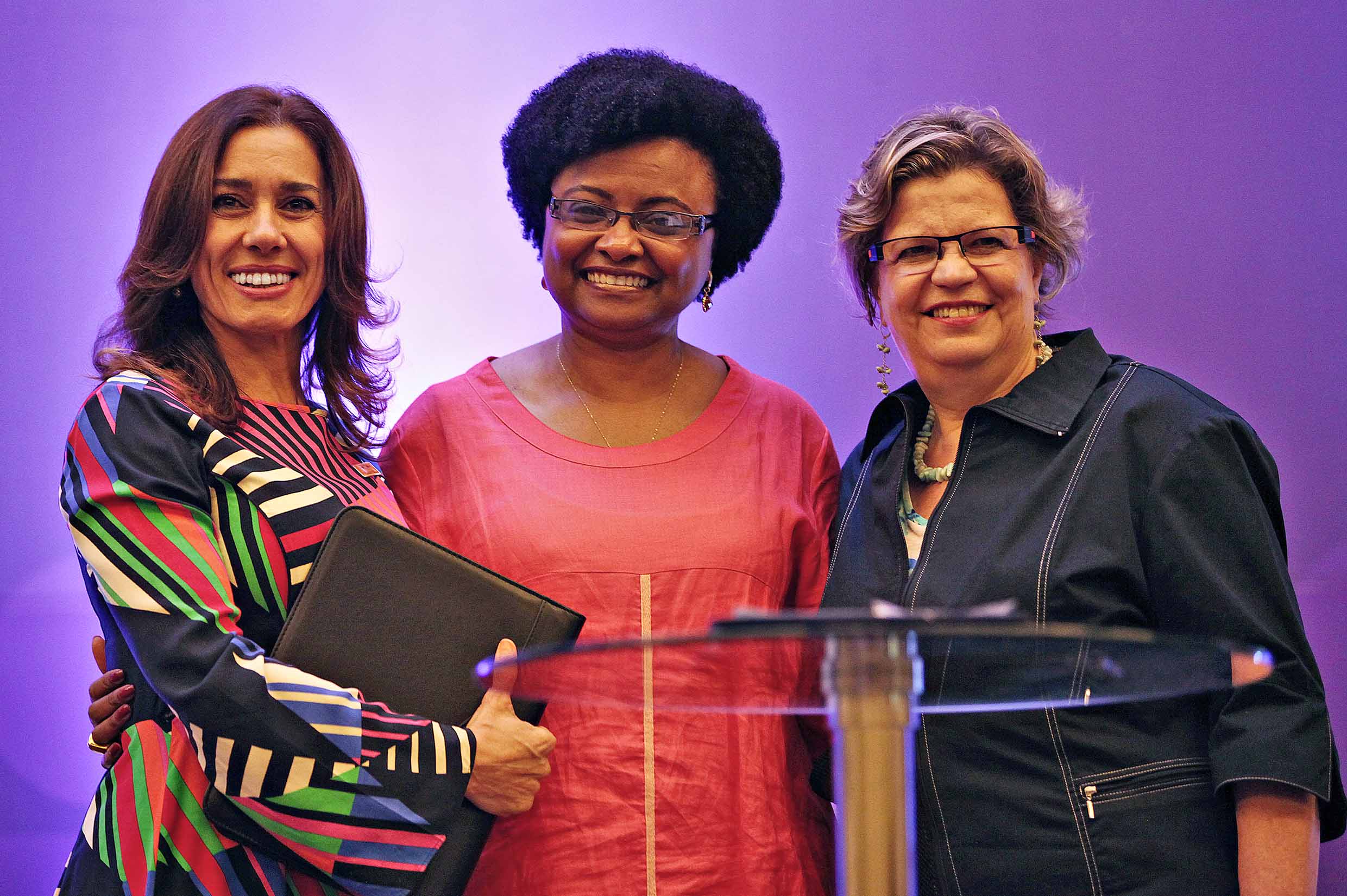 A secretária-executiva da EBC, Regina Silvério, a ministra Nilma Lino Gomes, e a representante da ONU Mulheres no Brasil, Nadine Gasman