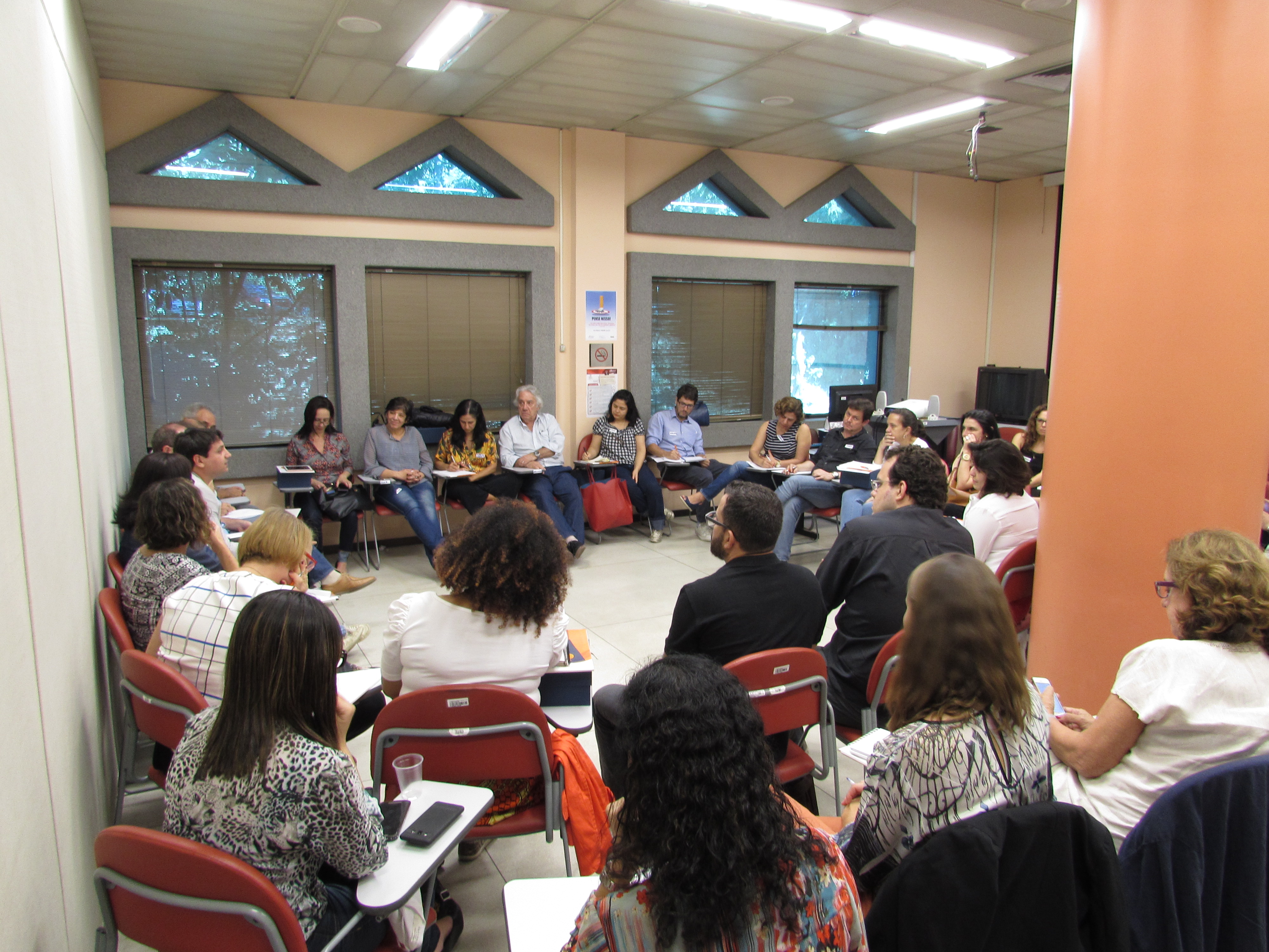 Rita Freire, presidenta do Conselho, participa de roda de conversa sobre participação social