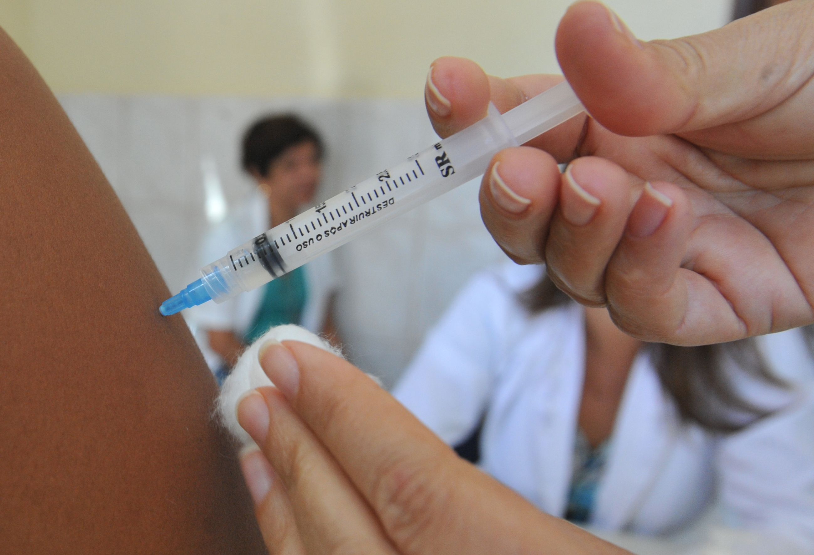 Resultado de imagem para Vacinação contra a gripe começa nesta segunda-feira em todo o país