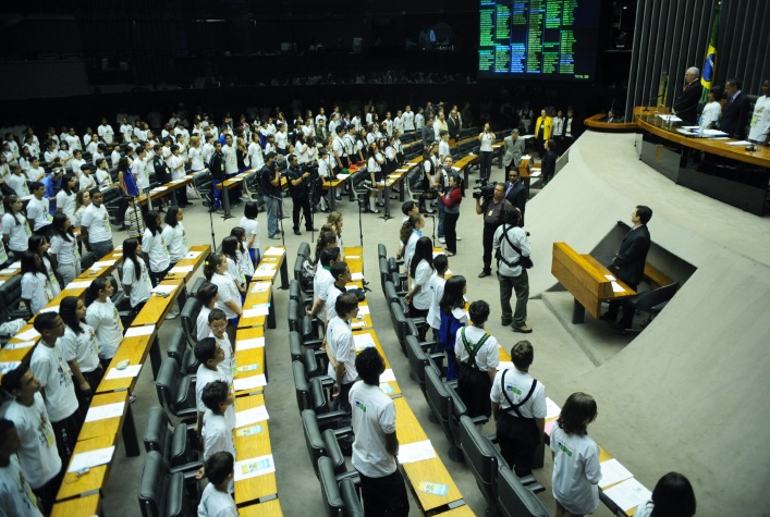 Em 2003, dez anos depois, a Frente Parlamentar foi revitalizada, passando a ser integrada pelo número recorde de 133 deputados e 25 senadores, sob a coordenação da senadora Patrícia Saboya (PSB-CE), no Senado, e das deputadas Maria do Rosário (PT-RS) e Telma de Souza (PT-SP), na Câmara.